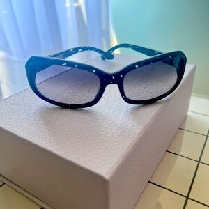 Dana Buchman Sunglasses with speckled blue metallic detail in frames. EUC